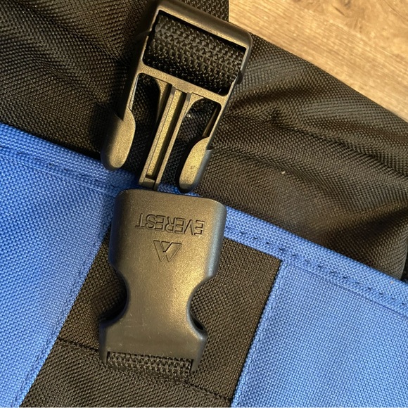 Everest Cross Body Canvas Bag - Picture 5 of 12